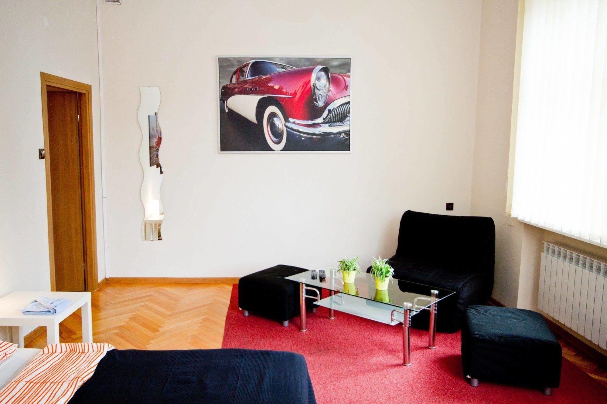 B Movie Guest Rooms Krakau Buitenkant foto